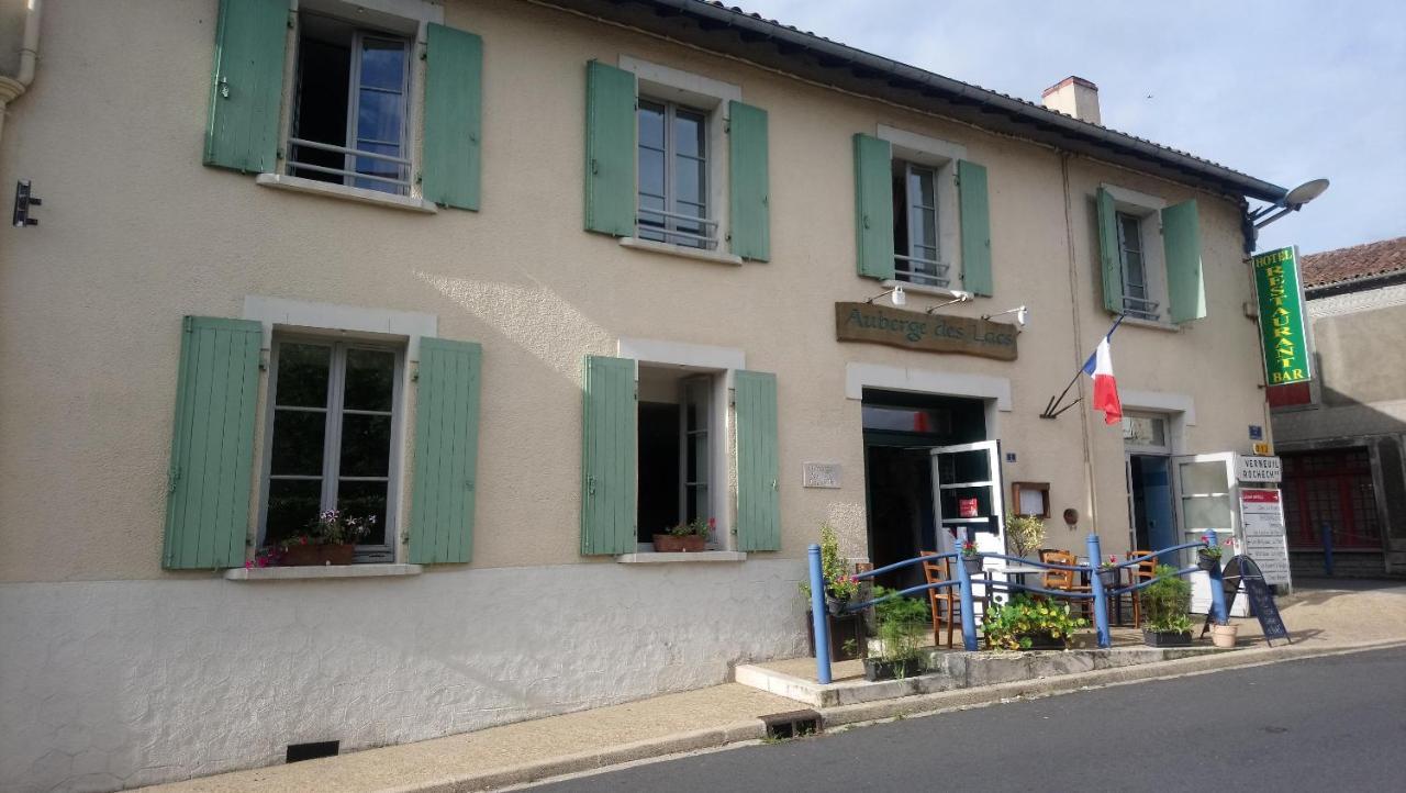 Auberge Des Lacs Massignac Exteriör bild